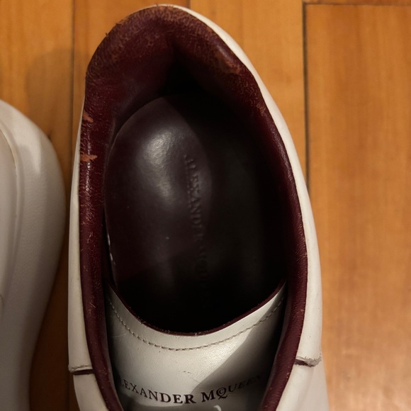 Men’s Alexander McQueen Oversized White Leather Sneaker size 41.5 or U.S. 8.5. - Picture 2 of 6